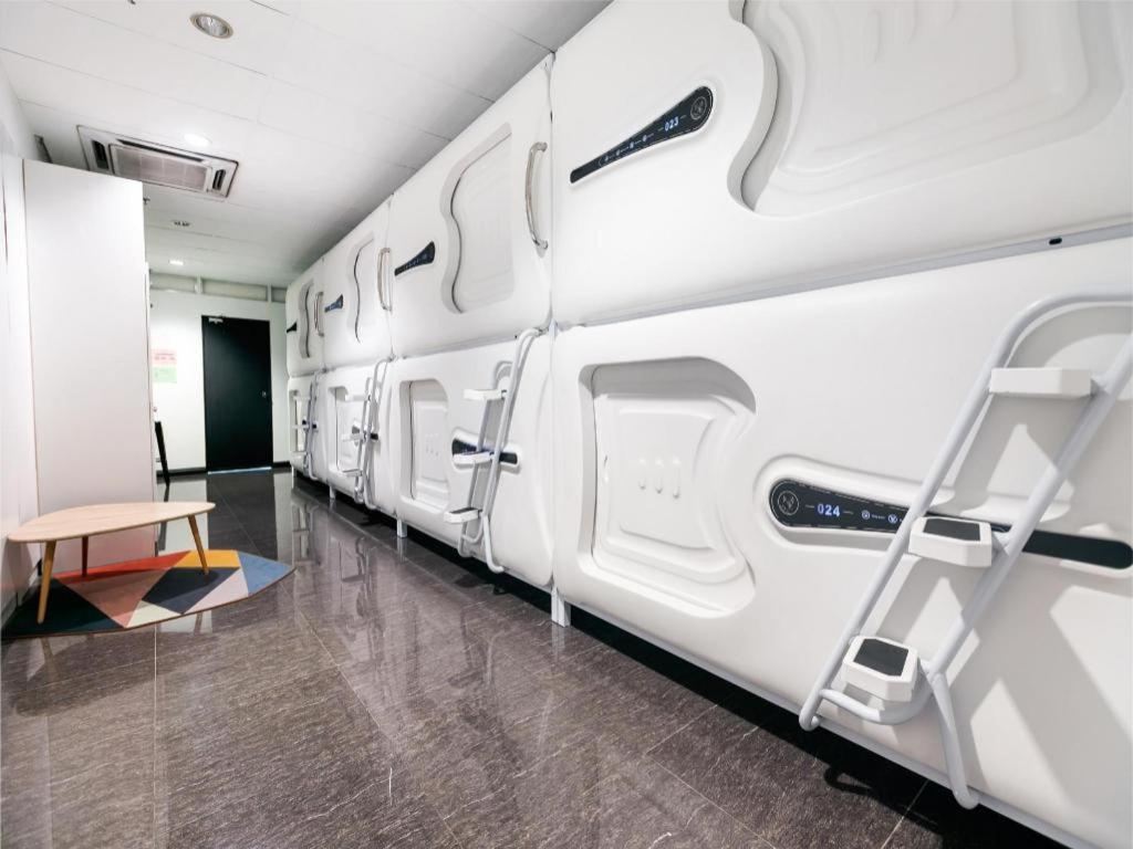 SPOT ON 89726 Capsule Inn Kota Kinabalu Extérieur photo